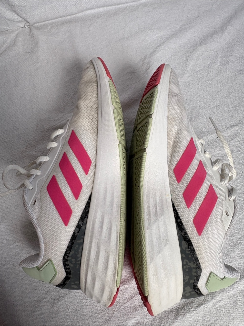 adidas Women’s White Running Shoes with Pink Stripes Sz 8  07/22